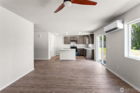 611 N Oak Street Tieton WA 98947
