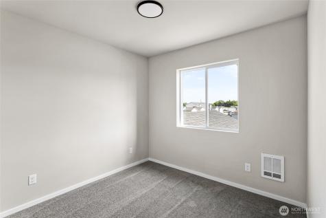 611 N Oak Street Tieton WA 98947