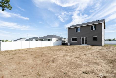 611 N Oak Street Tieton WA 98947