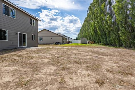 611 N Oak Street Tieton WA 98947