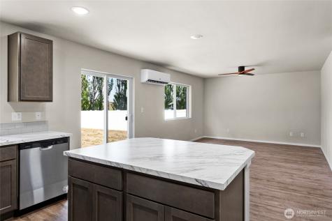 611 N Oak Street Tieton WA 98947