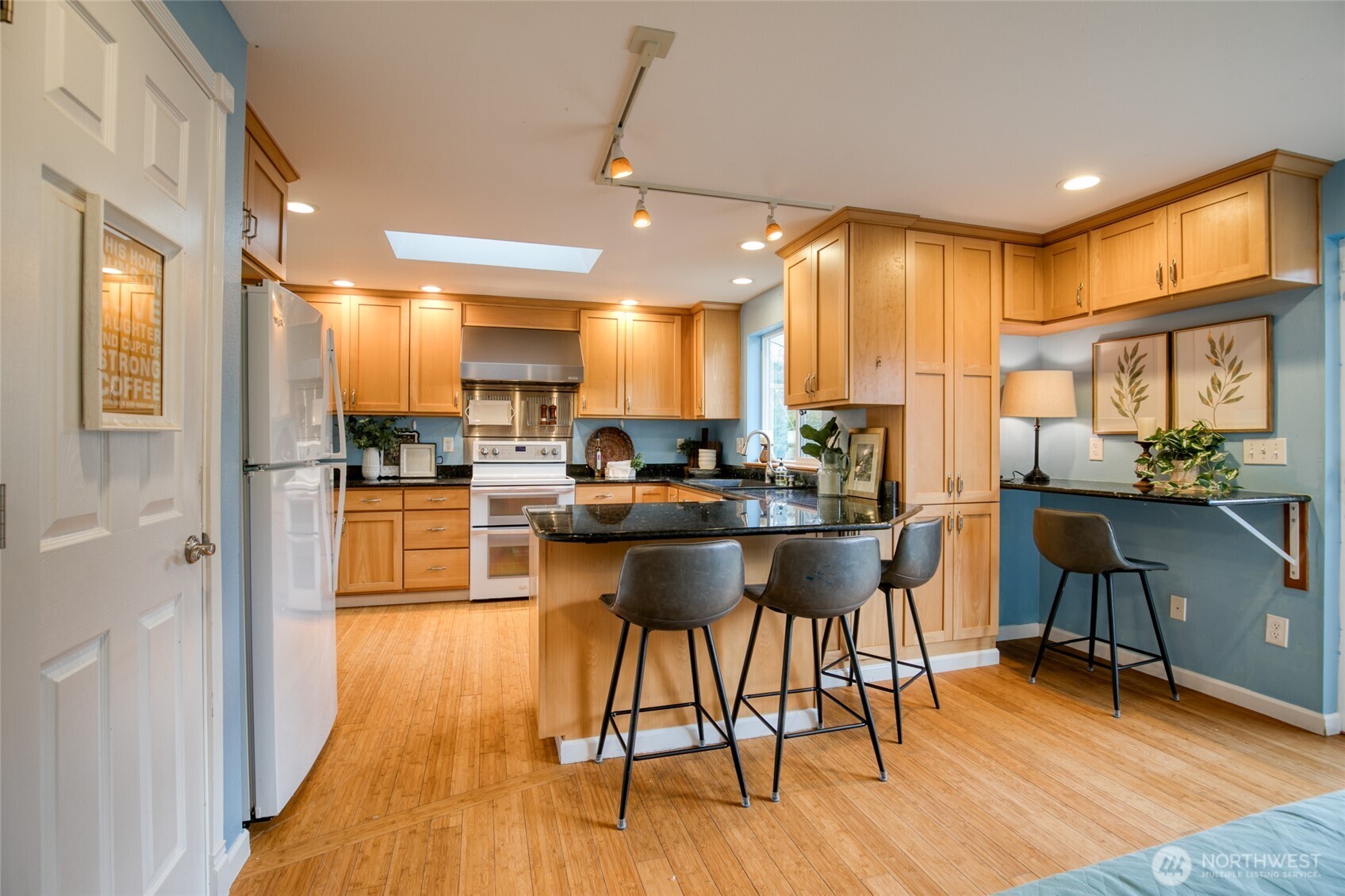 828 Ocean Avenue Cosmopolis WA 98595