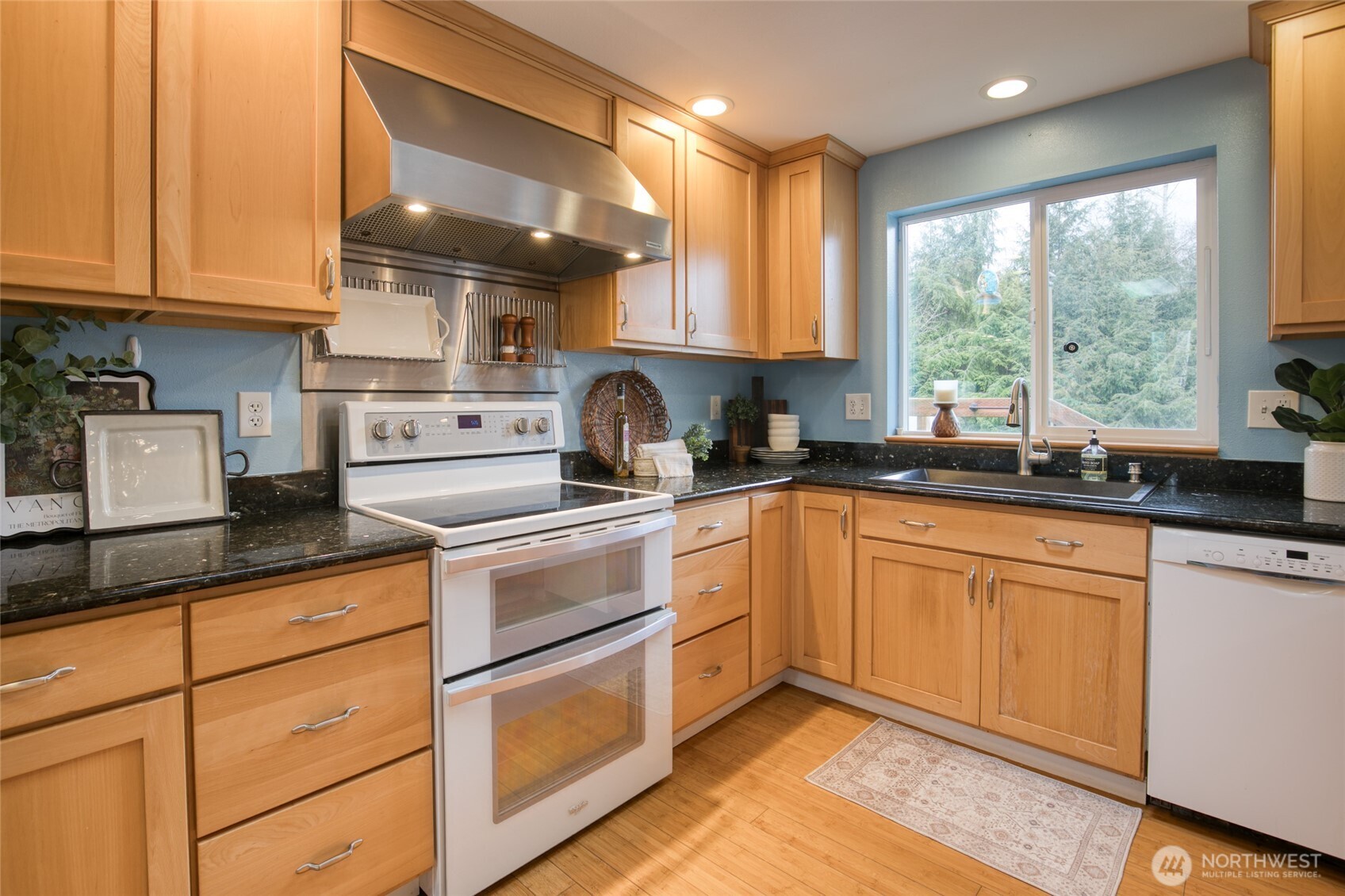 828 Ocean Avenue Cosmopolis WA 98595