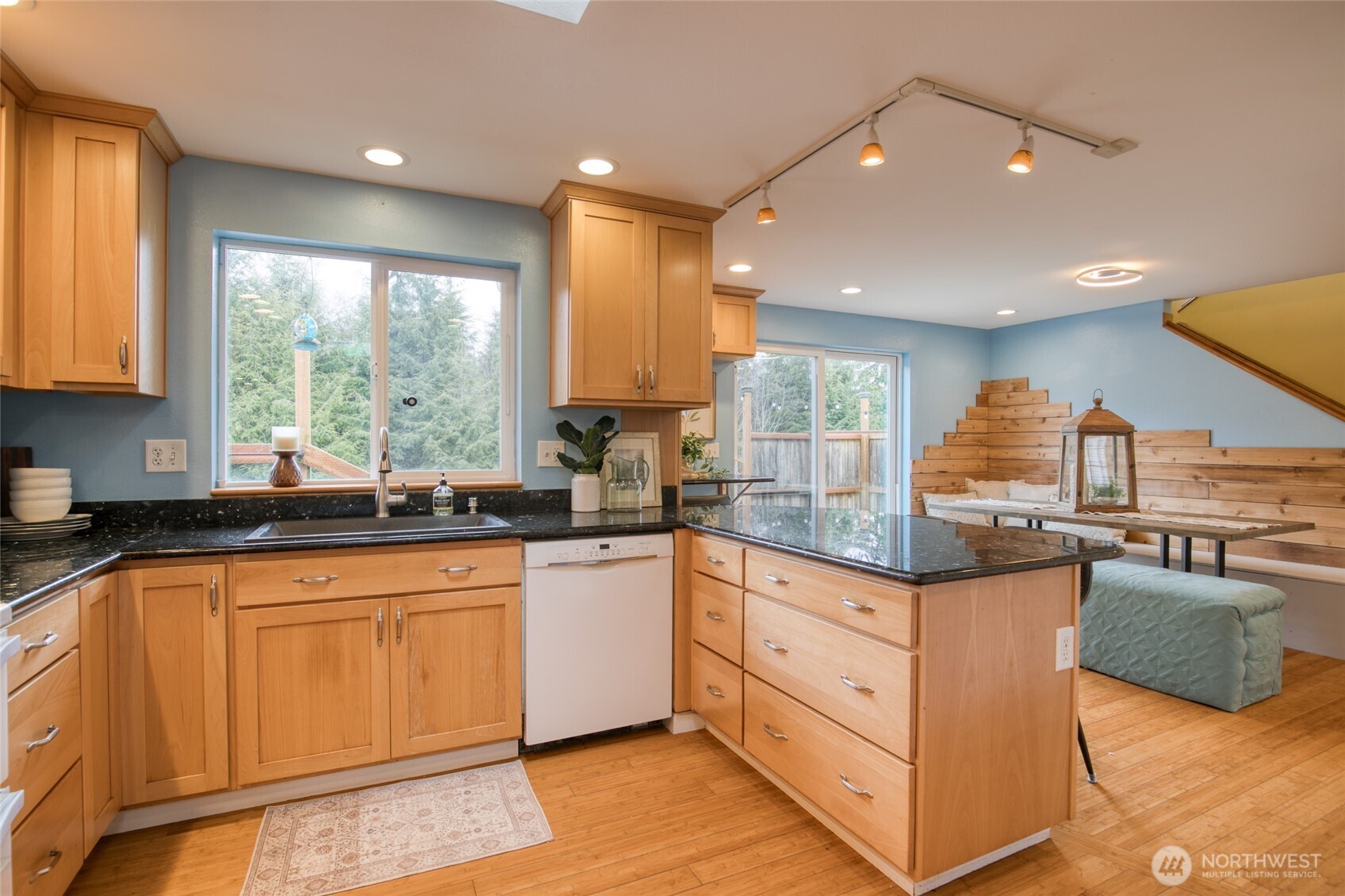 828 Ocean Avenue Cosmopolis WA 98595