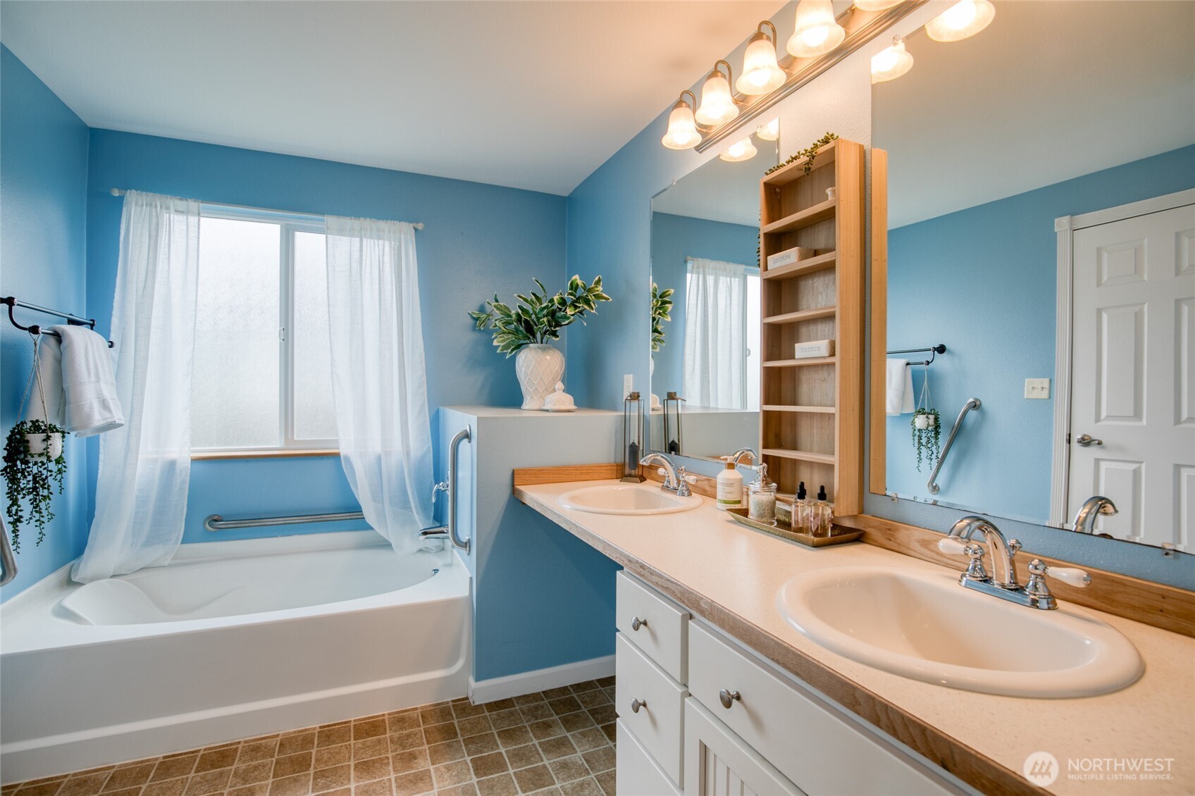 828 Ocean Avenue Cosmopolis WA 98595