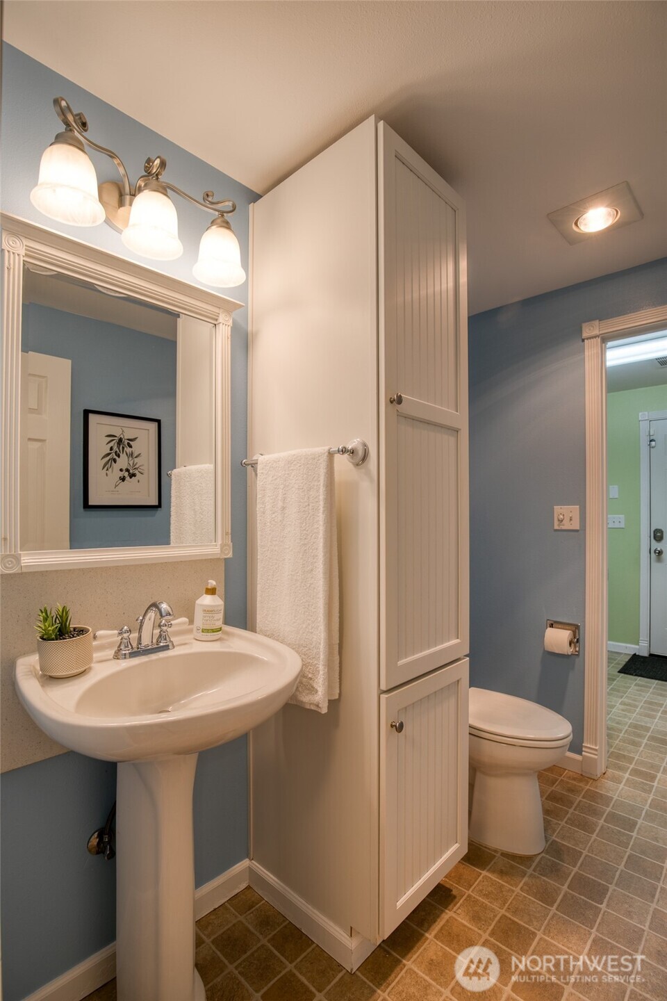 828 Ocean Avenue Cosmopolis WA 98595
