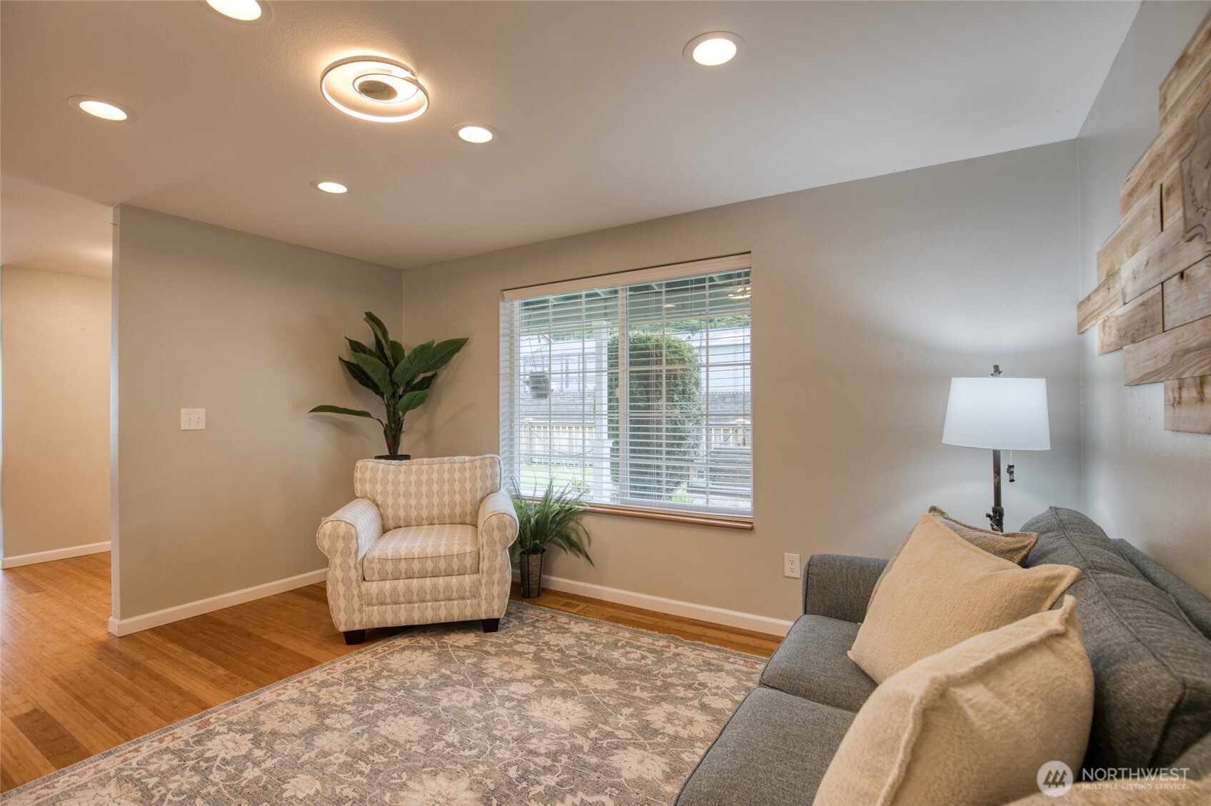 828 Ocean Avenue Cosmopolis WA 98595