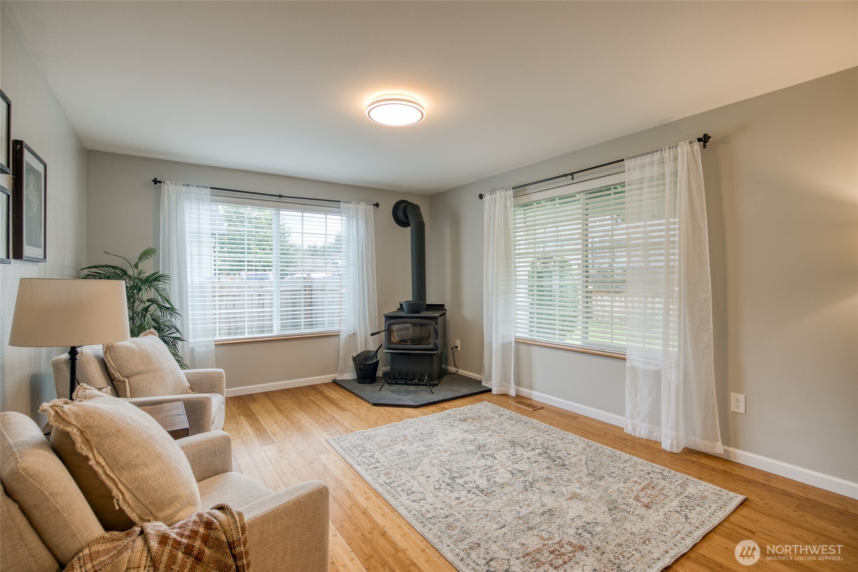 828 Ocean Avenue Cosmopolis WA 98595