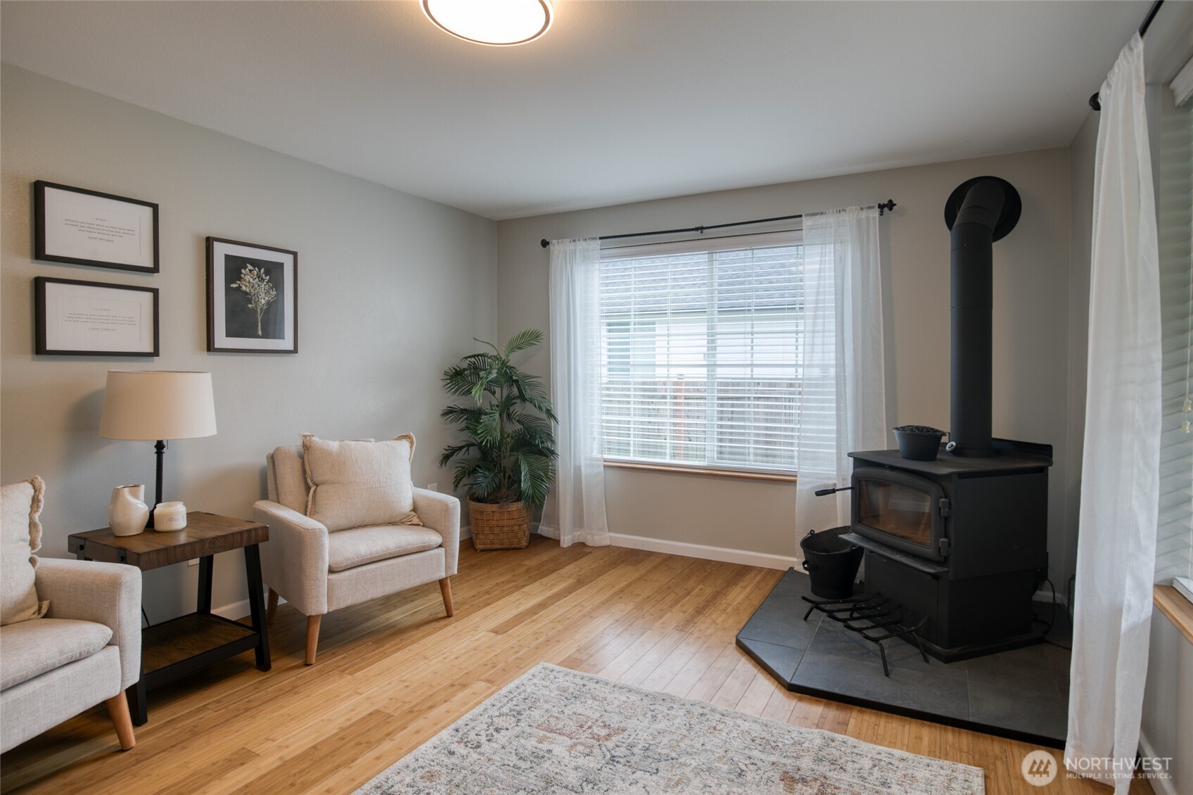 828 Ocean Avenue Cosmopolis WA 98595
