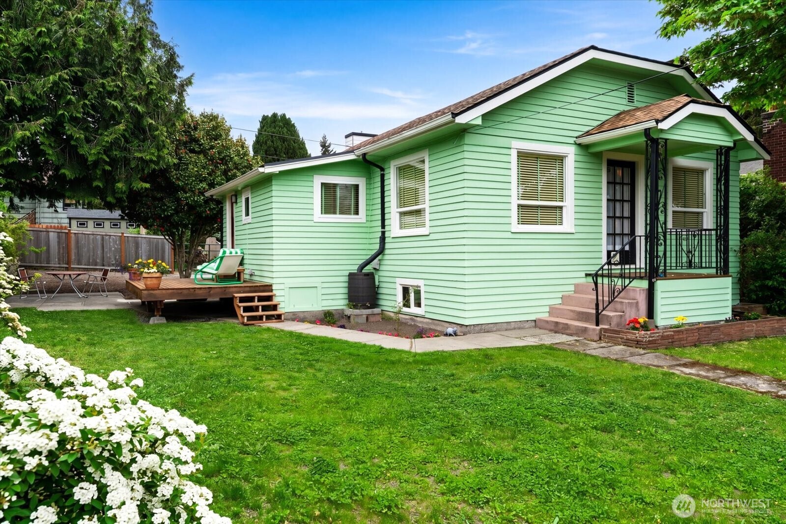 908 N 102nd Seattle WA 98133