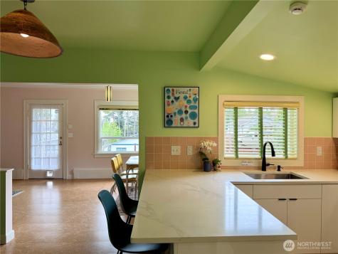 908 N 102nd Seattle WA 98133