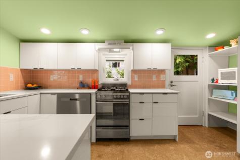 908 N 102nd Seattle WA 98133