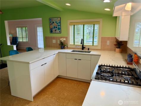 908 N 102nd Seattle WA 98133
