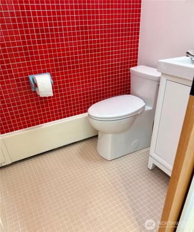 908 N 102nd Seattle WA 98133