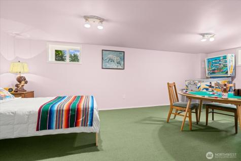 908 N 102nd Seattle WA 98133