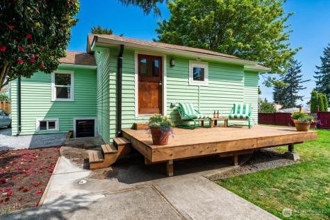 908 N 102nd Seattle WA 98133