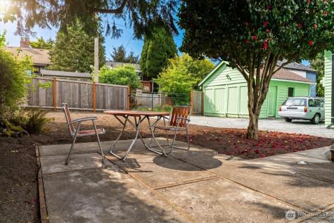 908 N 102nd Seattle WA 98133