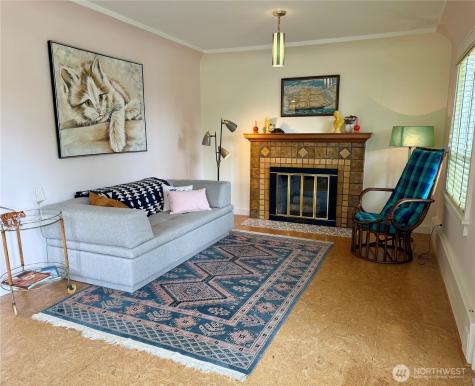 908 N 102nd Seattle WA 98133