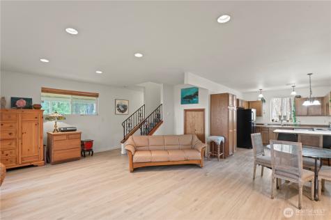 380 N Duckabush Drive E Hoodsport WA 98548
