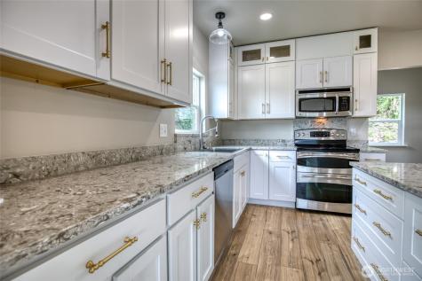 2711 Queets Avenue Hoquiam WA 98550