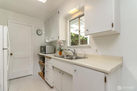 648 SW 107th Avenue Seattle WA 98146