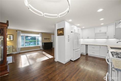 16114 SE Newport Way Bellevue WA 98006