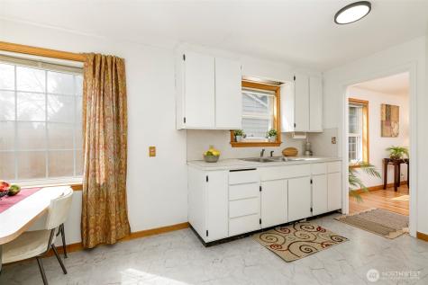 12434 12th Avenue S Burien WA 98168