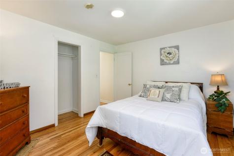 12434 12th Avenue S Burien WA 98168