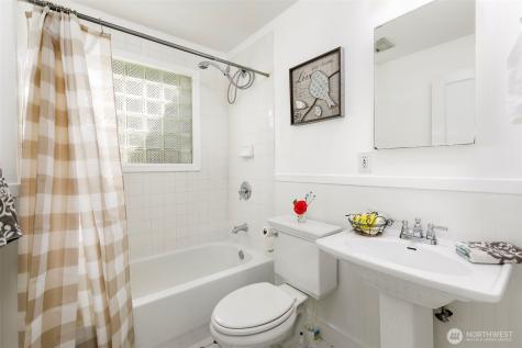 12434 12th Avenue S Burien WA 98168
