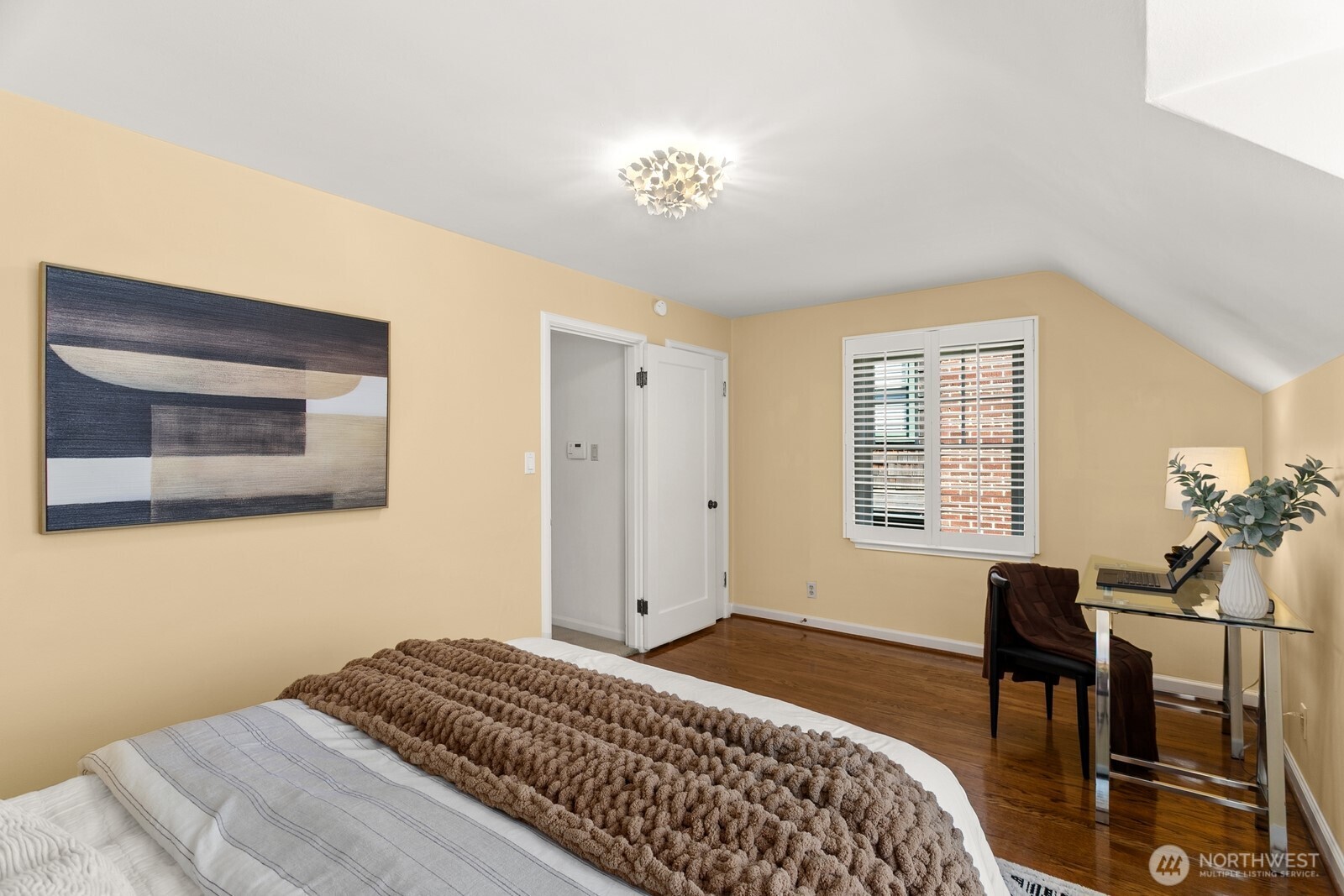 3863 44th Avenue NE Seattle WA 98105