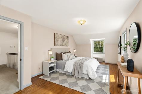 3863 44th Avenue NE Seattle WA 98105