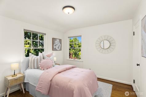 3863 44th Avenue NE Seattle WA 98105