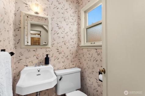 3863 44th Avenue NE Seattle WA 98105