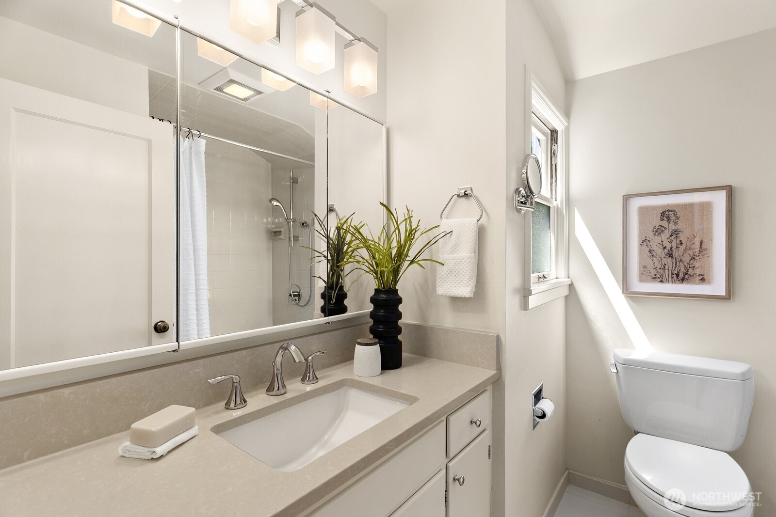 3863 44th Avenue NE Seattle WA 98105
