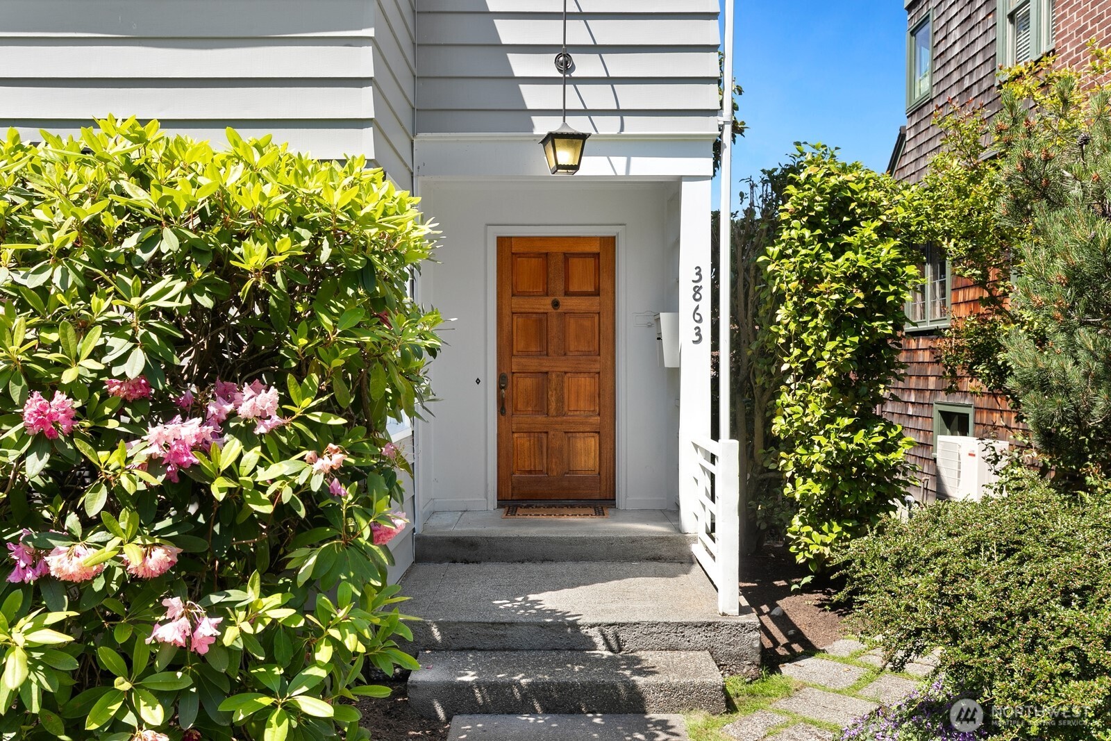 3863 44th Avenue NE Seattle WA 98105