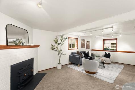 3863 44th Avenue NE Seattle WA 98105