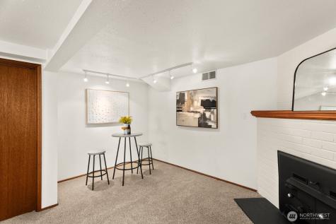 3863 44th Avenue NE Seattle WA 98105