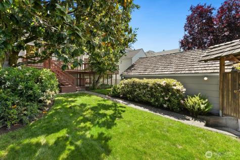 3863 44th Avenue NE Seattle WA 98105