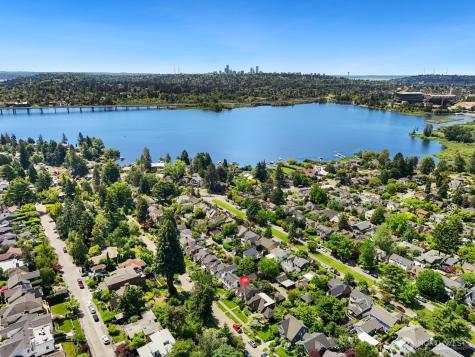 3863 44th Avenue NE Seattle WA 98105