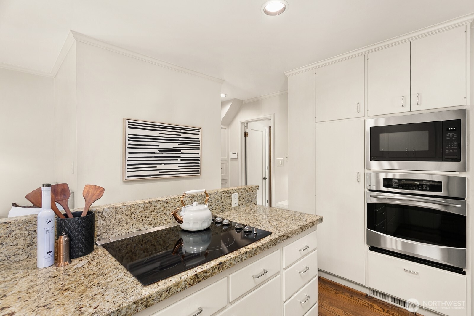 3863 44th Avenue NE Seattle WA 98105