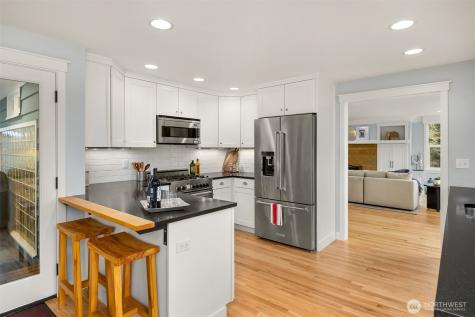 7204 NE Baker Hill Road Bainbridge Island WA 98110