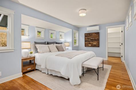 7204 NE Baker Hill Road Bainbridge Island WA 98110