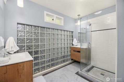 7204 NE Baker Hill Road Bainbridge Island WA 98110