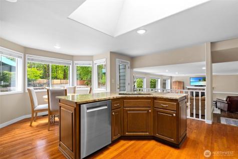 31015 W Lake Morton Drive SE Kent WA 98042