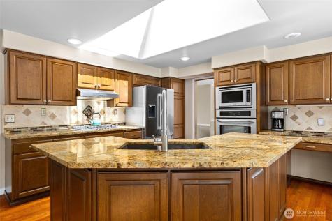 31015 W Lake Morton Drive SE Kent WA 98042