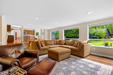 31015 W Lake Morton Drive SE Kent WA 98042