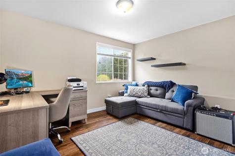 31015 W Lake Morton Drive SE Kent WA 98042