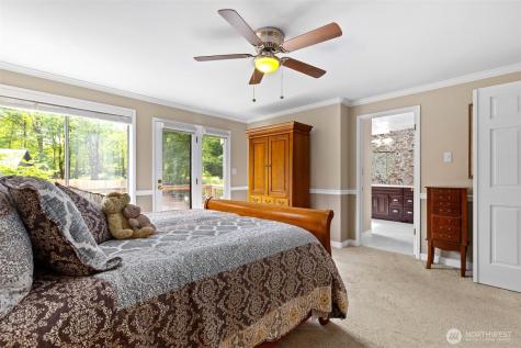31015 W Lake Morton Drive SE Kent WA 98042