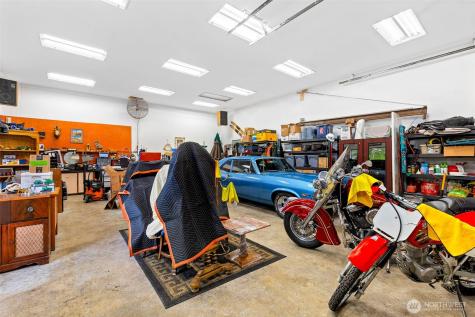 31015 W Lake Morton Drive SE Kent WA 98042