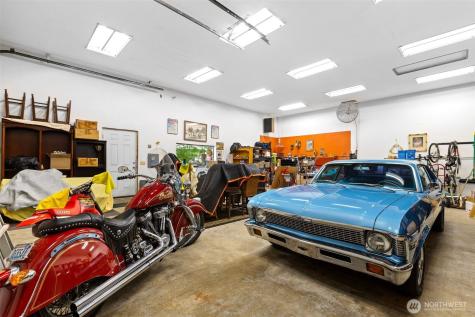 31015 W Lake Morton Drive SE Kent WA 98042